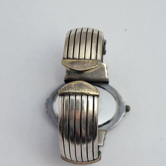 Vintage Watches Cameo Oval Quartz Watch with Two-Tone Etched Bracelet Design - Picture 7 of 10